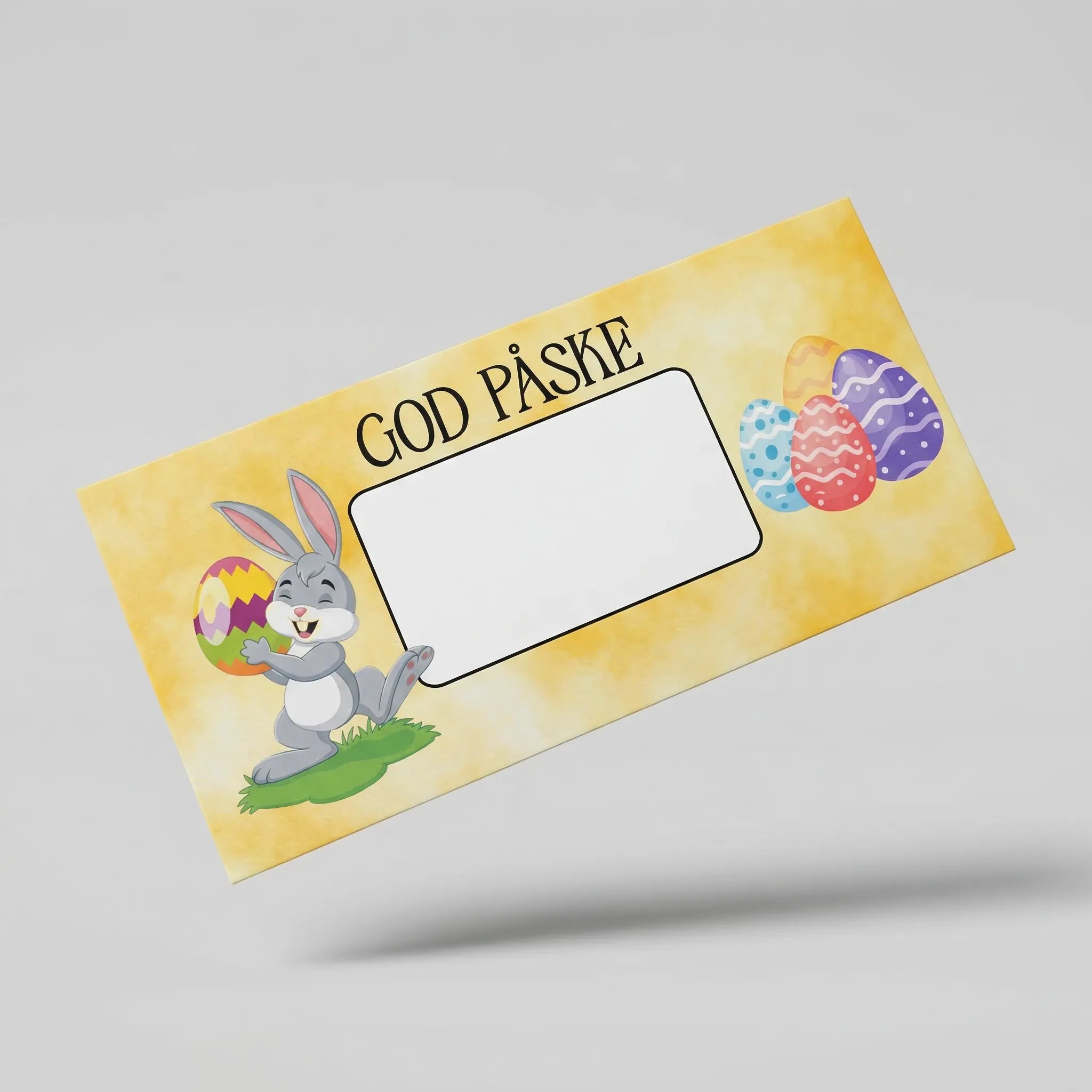 En gul konvolutt med teksten god påske, en kanin og påskeegg. Håndlaget konvolutt til skrapekort. En gave der mottaker må skrape frem overraskelsen som ligger gjemt bak et skrapefelt.