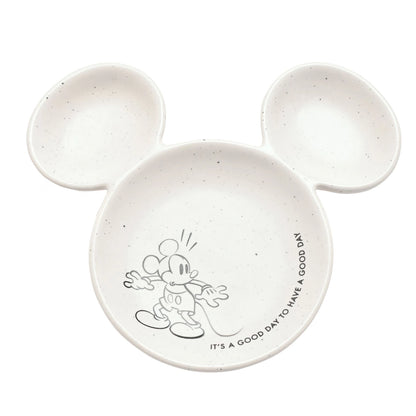 Smykkefat med mikke mus. Perfekt til å legge smykker på når man tar de av seg på kvelden. Smykke fatet har en inspirerende tekst hvor det står "its a good day to have a good day"