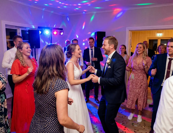 Dansegulv med lys mens gjestene styrer musikken