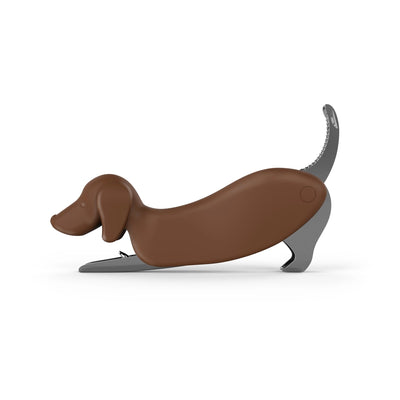 En korketrekker formet som en dachshund. Dachs vinåpner er en fantastisk gave til dachs elskere som liker å ta seg et glass vin innimellom turene. 